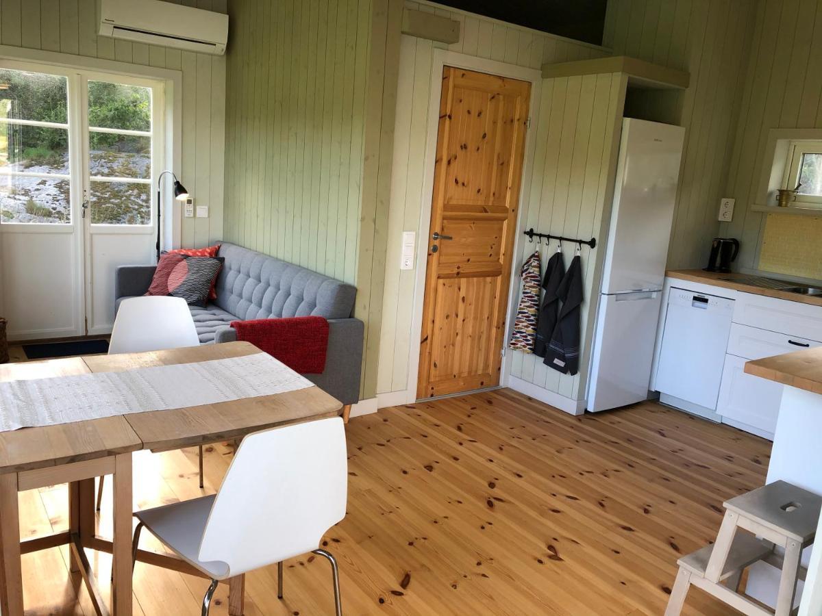 Mysig Nybyggd Stuga Naera Hav Och Natur Klovedal Exteriér fotografie